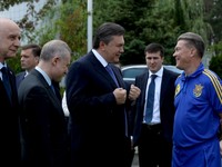 Янукович наградил Блохина, Суркиса и Шевченко государственными орденами