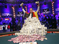 Немец выиграл крупнейший покерный турнир, украинец заработал миллион