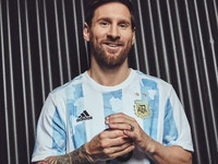 Месси представил новую домашнюю форму сборной Аргентины