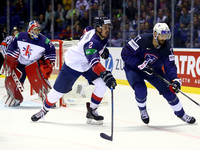 ЧМ по хоккею: Латвия уступила Швеции, Великобритания победила Францию