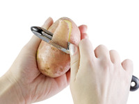 Как быстро почистить картошку
