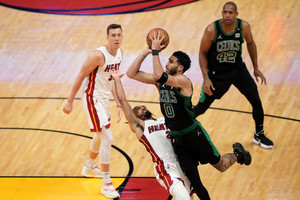 Плей-офф НБА: Бостон победил на выезде Майами и вышел вперед в серии