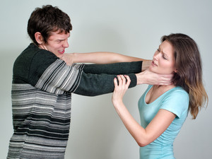 Ударил жену, вон из квартиры: в Украине начал действовать новый закон