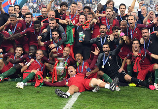 Слезы Роналду и гол Эдера: Как Португалия выиграла Евро-2016