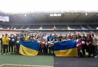 Футболисты сборной Украины встретились в Германии с детьми-беженцами