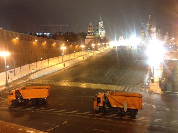 Червона площа була перекрита протягом 40 хвилин (оточили червону площу) Червона площа була перекрита протягом 40 хвилин