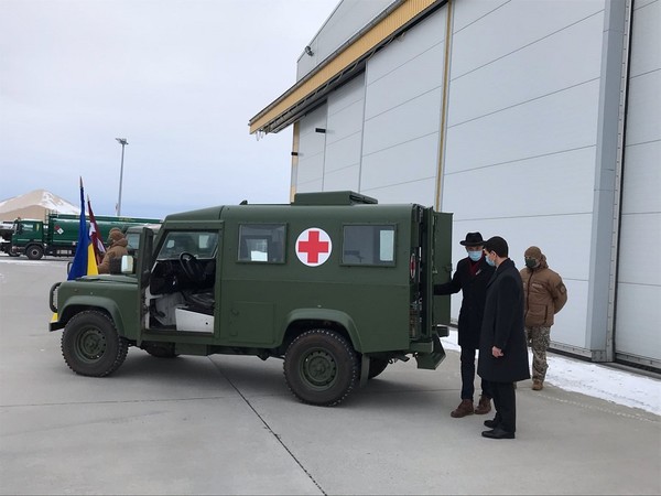 latviya podarila ukraine sem britanskih voenno medicinskih mashin