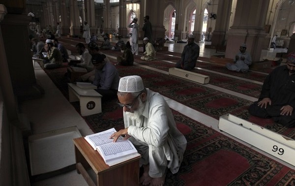 В Турции мусульман призвали не есть левой рукой 1 В Турции мусульман призвали не есть левой рукой