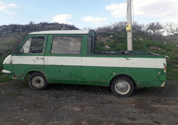 Необычную модификацию авто назвали пикап РАФ-2909 и выпустили в количестве 90 штук