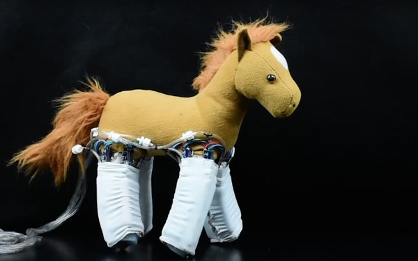 Игрушку превратили в управляемого робота