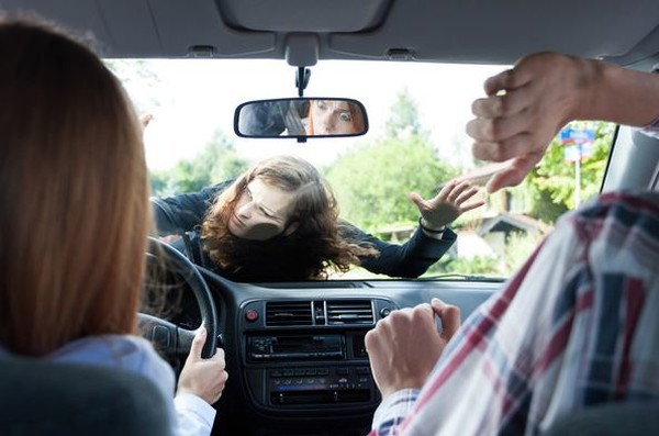 Пешеходы - такие же участники дорожного движения и точно так же могут понести ответственность за нарушение правил