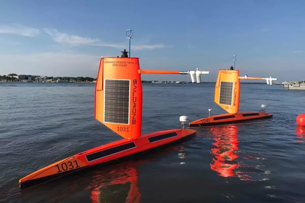 Небольшой флот Saildrone Explorers был развернут из Джексонвилля несколько месяцев назад для наблюдения за сезоном ураганов в Атлантическом океане 2021 года, и один из них теперь снял видеосъемку изнутри урагана 4-й категории