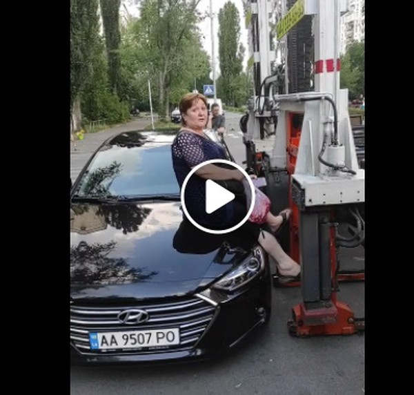 На украинских дорогах можно увидеть весьма необычные вещи