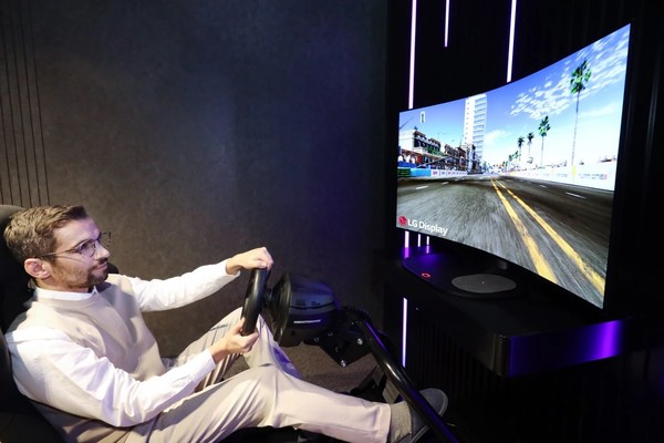 LG Display продемонстрирует свой 48-дюймовый OLED-дисплей с гибким кинематографическим звуком (CSO) на выставке CES 2021