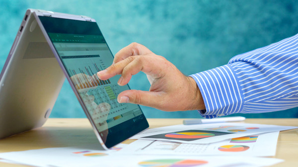 что такое сенсорный экран в ноутбуке. crop?v2=1&w=600&h=0&url=%2F%2Fbm.img.com.ua%2Fberlin%2Fstorage%2Forig%2Ff%2Fdc%2Fb0ece662ca6ff15c39078af2d04f2dcf. что такое сенсорный экран в ноутбуке фото. что такое сенсорный экран в ноутбуке-crop?v2=1&w=600&h=0&url=%2F%2Fbm.img.com.ua%2Fberlin%2Fstorage%2Forig%2Ff%2Fdc%2Fb0ece662ca6ff15c39078af2d04f2dcf. картинка что такое сенсорный экран в ноутбуке. картинка crop?v2=1&w=600&h=0&url=%2F%2Fbm.img.com.ua%2Fberlin%2Fstorage%2Forig%2Ff%2Fdc%2Fb0ece662ca6ff15c39078af2d04f2dcf. На самом деле, первый такой ноутбук (ещё и с поворотным экраном) выпустила компания HP в далеком 2008 году (HP TouchSmart tx2). Особой популярности он не снискал, поскольку был весьма дорогостоящим (хотя по сегодняшним меркам его отпускная цена в что такое сенсорный экран в ноутбуке. crop?v2=1&w=600&h=0&url=%2F%2Fbm.img.com.ua%2Fberlin%2Fstorage%2Forig%2Ff%2Fdc%2Fb0ece662ca6ff15c39078af2d04f2dcf. что такое сенсорный экран в ноутбуке фото. что такое сенсорный экран в ноутбуке-crop?v2=1&w=600&h=0&url=%2F%2Fbm.img.com.ua%2Fberlin%2Fstorage%2Forig%2Ff%2Fdc%2Fb0ece662ca6ff15c39078af2d04f2dcf. картинка что такое сенсорный экран в ноутбуке. картинка crop?v2=1&w=600&h=0&url=%2F%2Fbm.img.com.ua%2Fberlin%2Fstorage%2Forig%2Ff%2Fdc%2Fb0ece662ca6ff15c39078af2d04f2dcf. На самом деле, первый такой ноутбук (ещё и с поворотным экраном) выпустила компания HP в далеком 2008 году (HP TouchSmart tx2). Особой популярности он не снискал, поскольку был весьма дорогостоящим (хотя по сегодняшним меркам его отпускная цена в