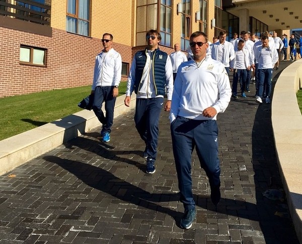 Сборная Украины на прогулке перед матчем с Чехией