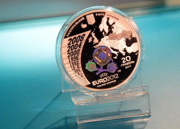 Одна из памятных монет Евро-2012