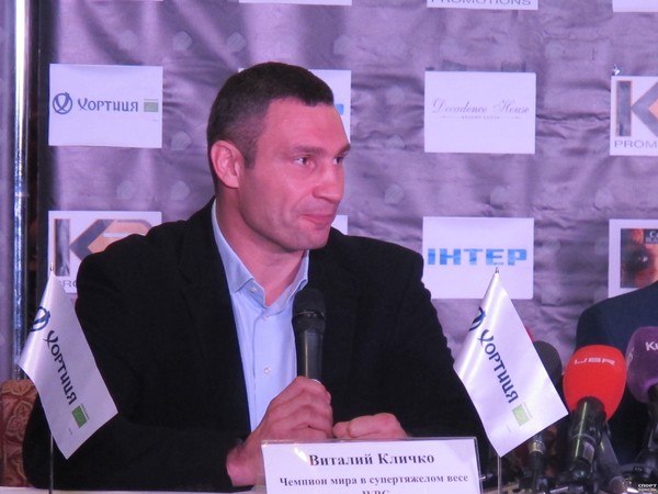 Виталий Кличко верит, что Усик станет чемпионом мира среди профессионалов