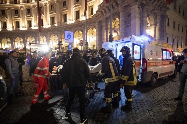В результате инцидента в римском метро пострадали десятки людей