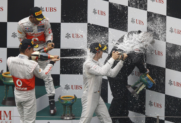 Росберг впервые в карьере выиграл этап Формулы-1