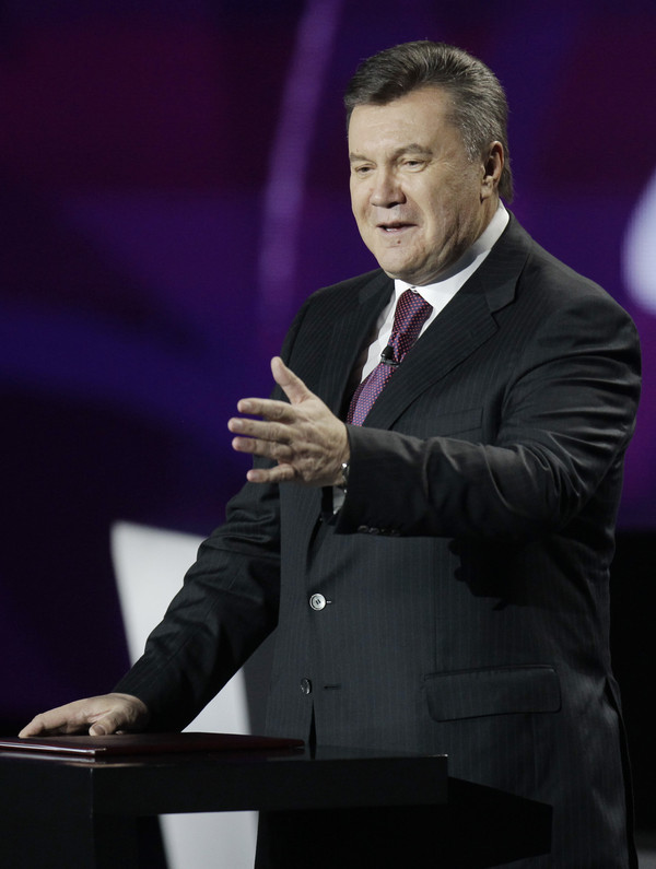 Янукович поздравил украинских спортсменок с завоеванием золота на Олимпиаде