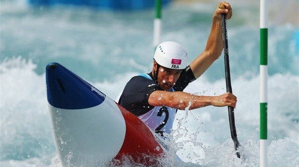 На дистанции гребного слалома чемпион Олимпиады в Лондоне француз Тони Эстанге