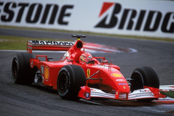 Михаэль Шумахер за рулем болида Феррари F2001