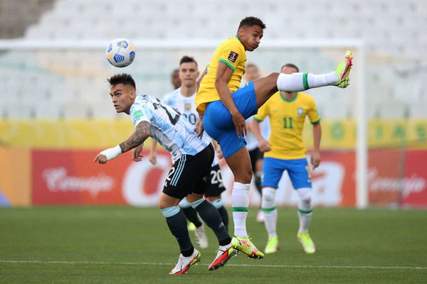 Кадр с матча Бразилия - Аргентина до его остановки