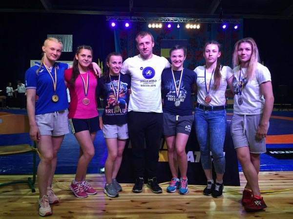 Львовские вольницы выиграли четыре золота в первый день ЧУ по борьбе