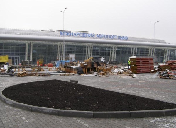 Так сейчас выглядит фасад пассажирского терминала МА Львов имени Данилы Галицкого