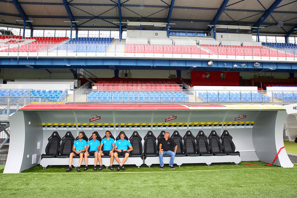 Чешский клуб оформил скамейку запасных в виде огромной банки пива