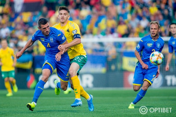 Украина разгромила Литву в матче отбора на Евро-2020