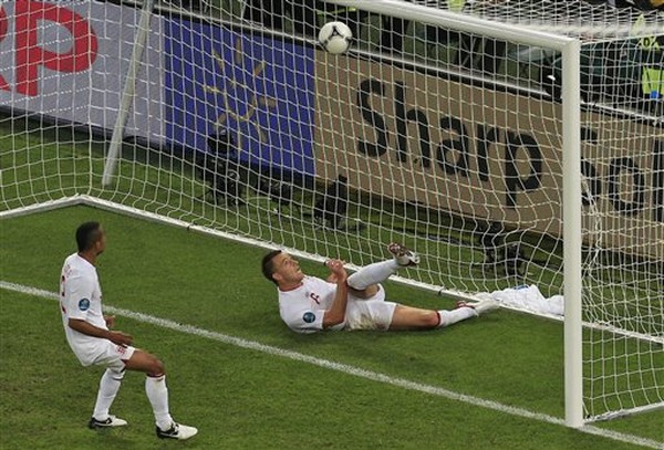 Самый известный в Украине гол-призрак Марко Девича в матче Украина - Англия на Евро-2012