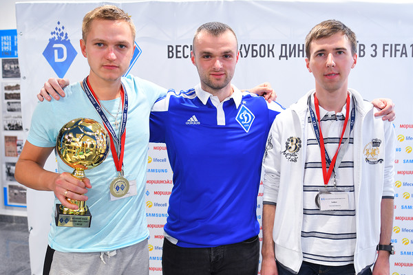 Алексей ForlanFS Мерсер (слева) стал победителем турнира