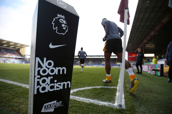 В Англии суд оштрафовал за расизм клуб, заменивший футболиста