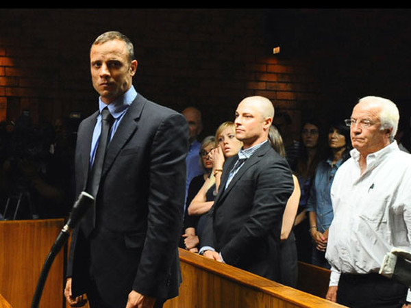 Оскар Писториус пробудет в тюрьме минимм до пятницы, когда продолжится слушание по его делу
