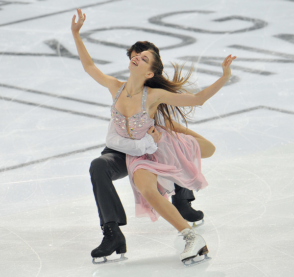 Танцуют Максим Никитин и Александра Назарова