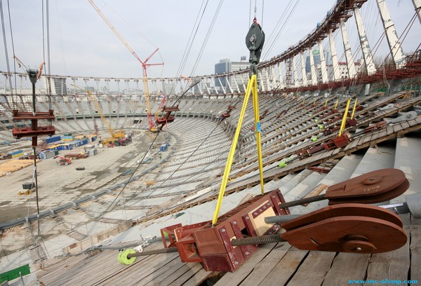 Центральная арена Евро-2012 в Киеве готова на 87%