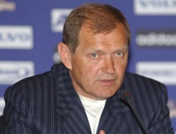 Болельщики Ильичевца не поддерживают нового главного тренера