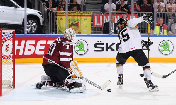 ЧМ по хоккею: Канада побеждает, Германия по буллитам обыгрывает Латвию