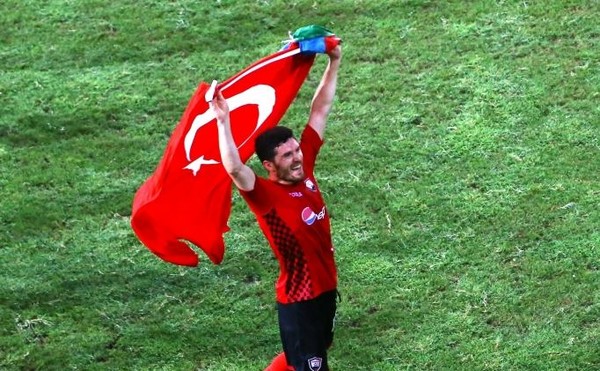 Джавид Гусейнов с флагом Турции