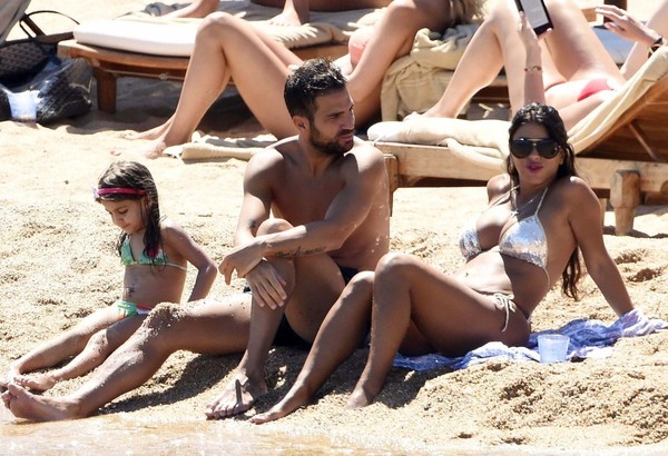 Игрок Челси с прекрасной женой развлекся на пляже