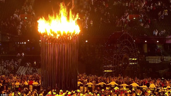Огонь Олимпийских игр зажжен