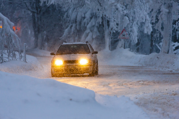 Зимняя дорога может быть очень опасной даже в городах