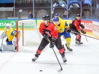Сборная Украины по хоккею разгромно проиграла Японии, потеряв шансы на повышение в классе