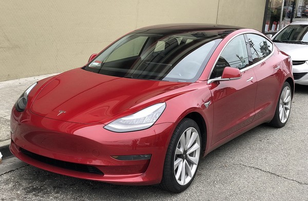 Tesla Model 3, правда, разогнали на 1 раз больше, но это преимущество вряд ли о чем-то говорит
