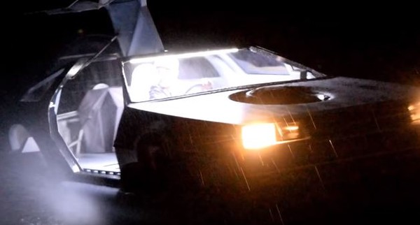 Автомобиль копирует машину времени из культового фильма "Назад в будущее"