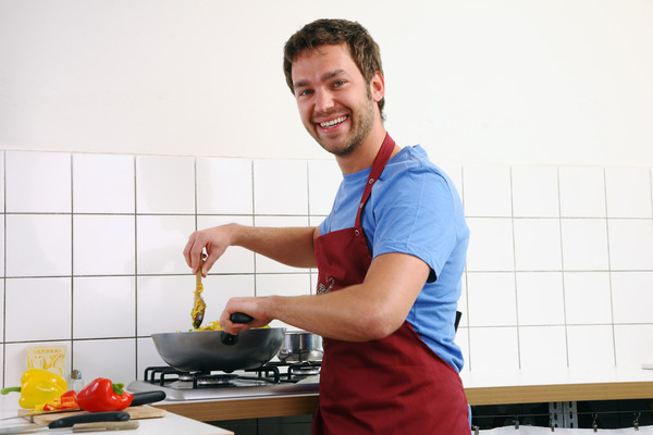 Мужчины с готовностью