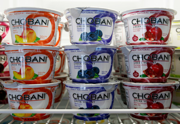 Россия не пускает на свою территорию йогурты из США