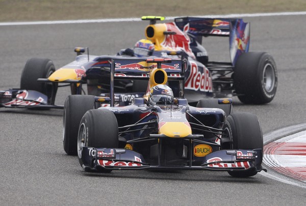 Команда Red Bull не намерена менять поставщика моторов